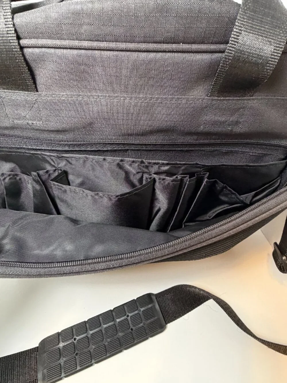 Leeds 8500 Briefcase 16